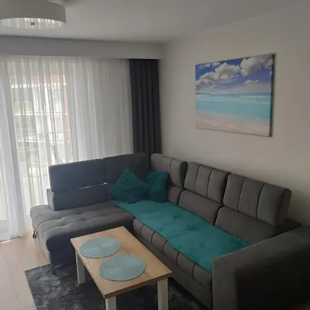 Szafir W Budynku Basenowym Morska Klifowa