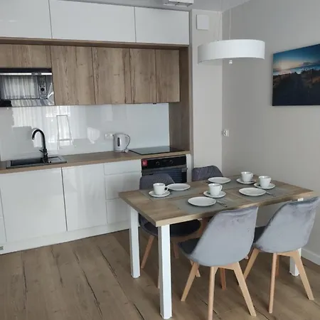 Szafir W Budynku Basenowym Morska Klifowa