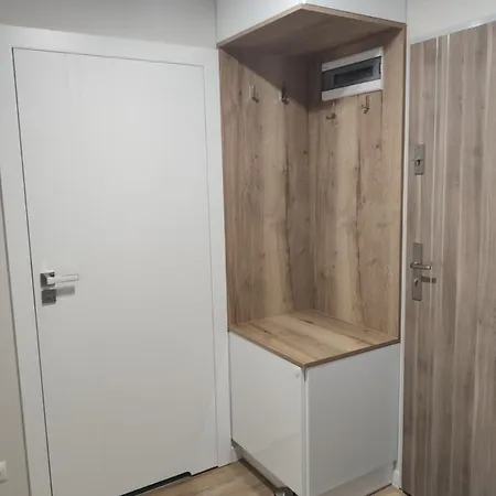 Szafir W Budynku Basenowym Morska Klifowa *