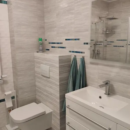 Szafir W Budynku Basenowym Morska Klifowa Apartamento Rewal