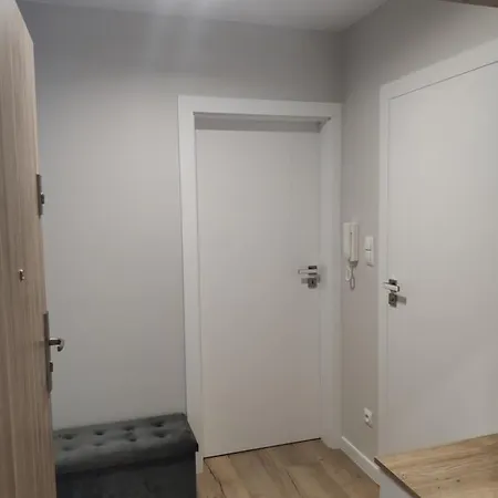 Szafir W Budynku Basenowym Morska Klifowa