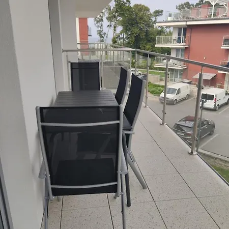 Szafir W Budynku Basenowym Morska Klifowa