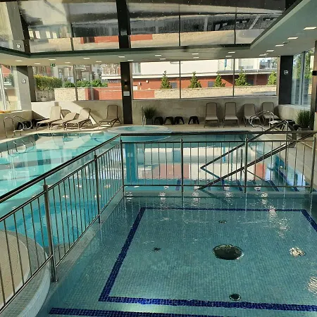 Szafir W Budynku Basenowym Morska Klifowa アパート レバル