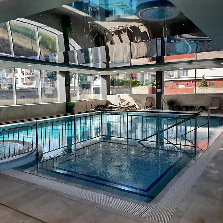 Szafir W Budynku Basenowym Morska Klifowa *