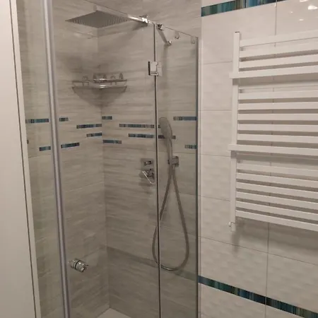 Szafir W Budynku Basenowym Morska Klifowa * Rewal