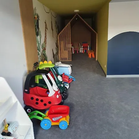 Szafir W Budynku Basenowym Morska Klifowa