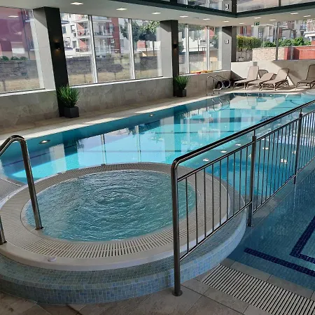 Szafir W Budynku Basenowym Morska Klifowa アパート *