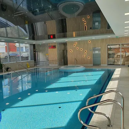 Szafir W Budynku Basenowym Morska Klifowa レバル